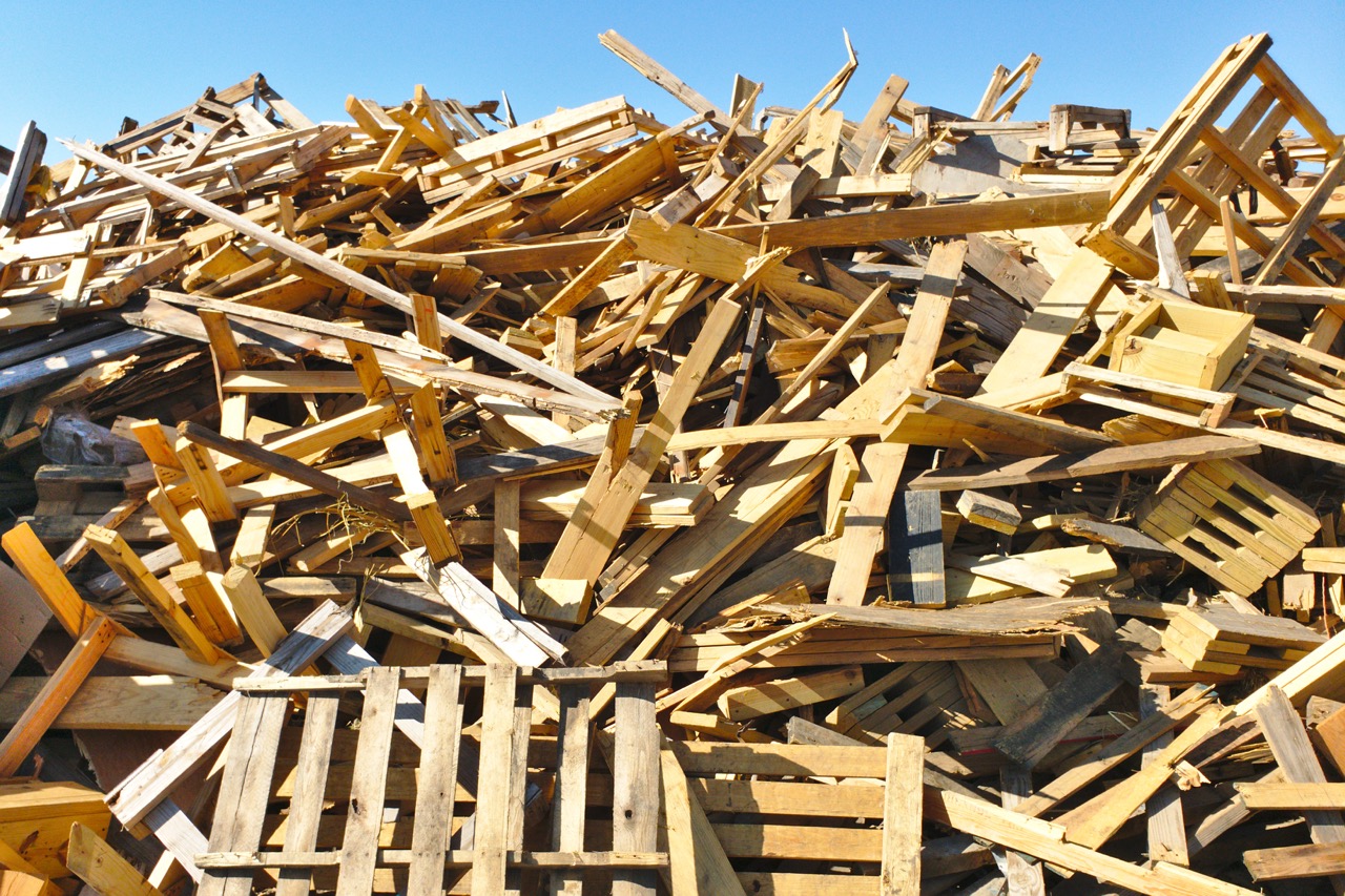 WOODEN PALLET BROKEN